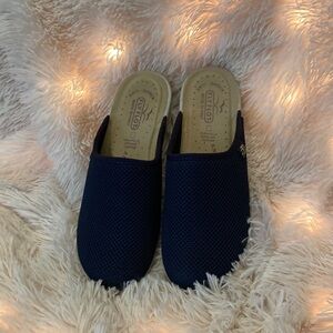 Comfortable blue mule